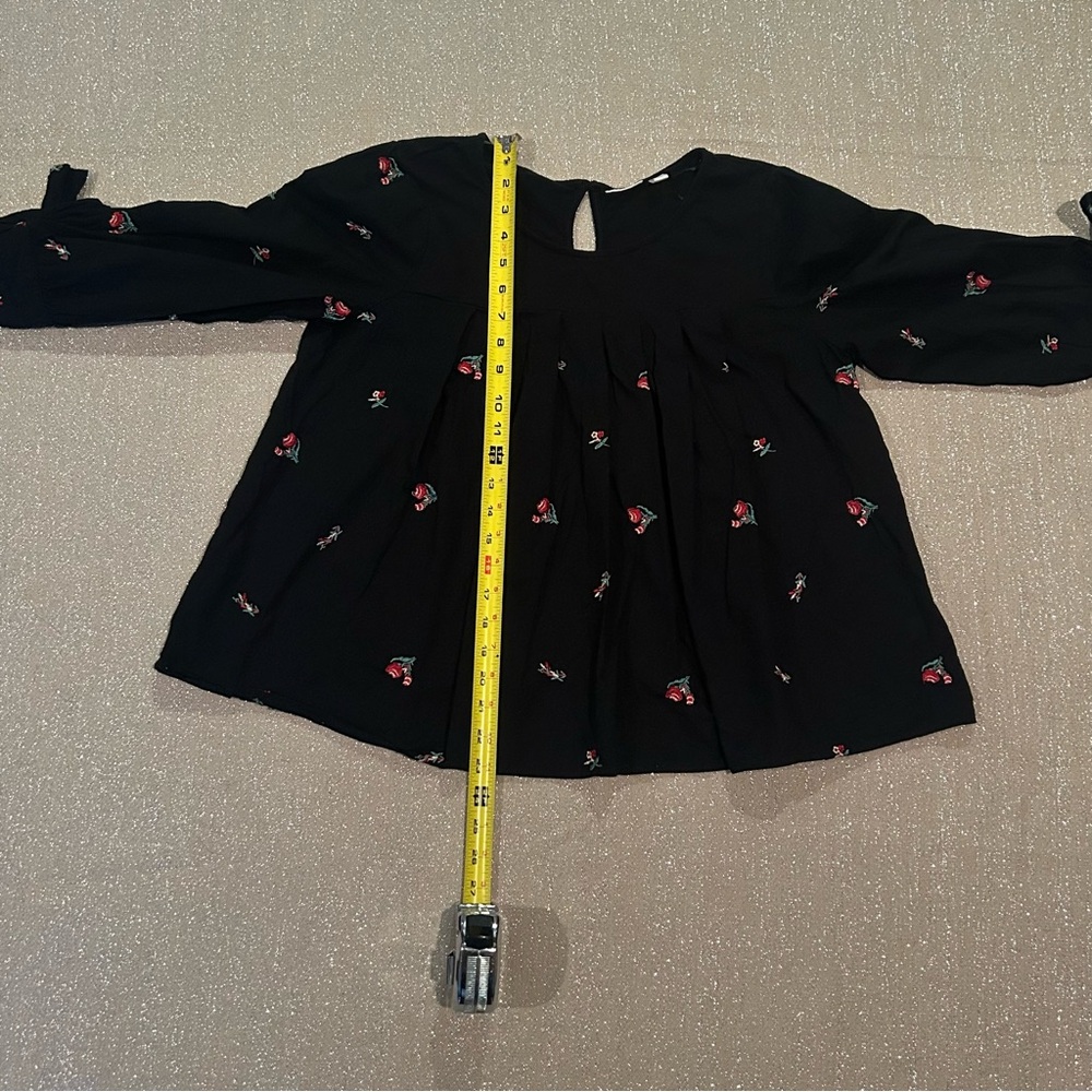 Rose embroidered black swing blouse, size M - Picture 10 of 12